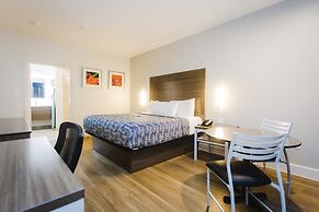 Palace Inn Blue I-45 & College Ave