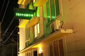 The WAVES by the Beach Inn