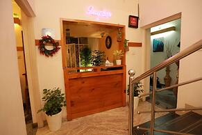 The WAVES by the Beach Inn