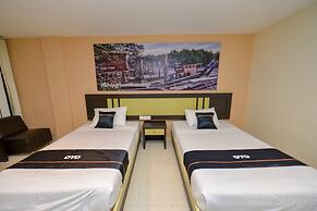 OYO 2487 Sampurna Jaya Hotel