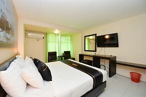 OYO 2487 Sampurna Jaya Hotel