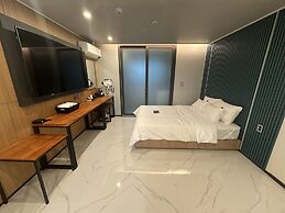 The on tourist hotel