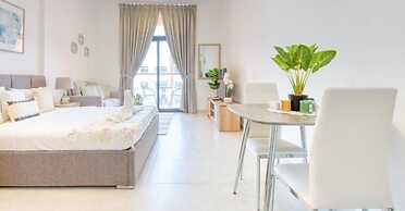 Gorgeous Posh Studio Apartment
