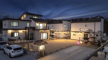 Gyeongju Blibli Poolvilla