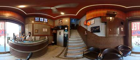 Goroomgo Rajpal Palace Udaipur