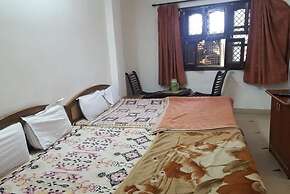 Goroomgo Rajpal Palace Udaipur