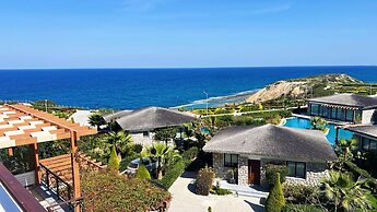 Modern and Luxurious Apartment in a Prime Resort