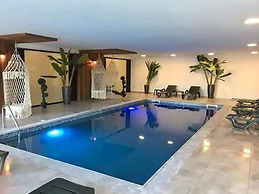 Modern and Luxurious Apartment in a Prime Resort