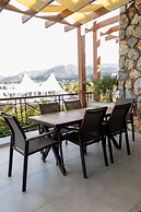 Modern and Luxurious Apartment in a Prime Resort