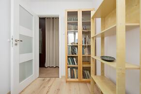 City Flowers Apartment Warsaw by Renters