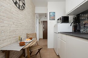 City Flowers Apartment Warsaw by Renters