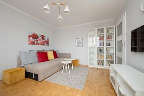 City Flowers Apartment Warsaw by Renters