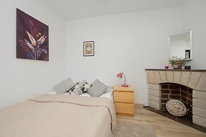 City Flowers Apartment Warsaw by Renters