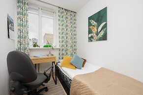 City Flowers Apartment Warsaw by Renters