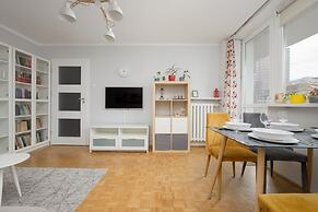 City Flowers Apartment Warsaw by Renters