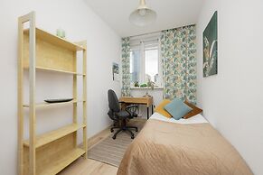 City Flowers Apartment Warsaw by Renters