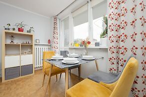 City Flowers Apartment Warsaw by Renters