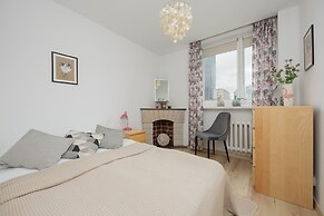 City Flowers Apartment Warsaw by Renters