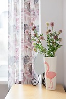 City Flowers Apartment Warsaw by Renters