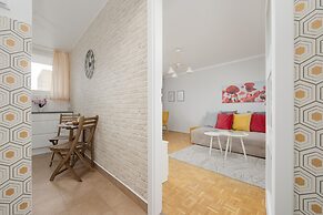 City Flowers Apartment Warsaw by Renters