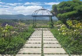Crags Country Lodge