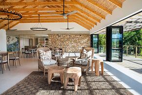 Crags Country Lodge