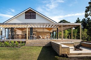 Crags Country Lodge