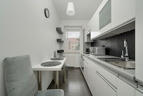 Klimasa White&blue Apartment by Renters