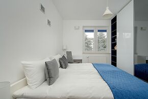 Klimasa White&blue Apartment by Renters