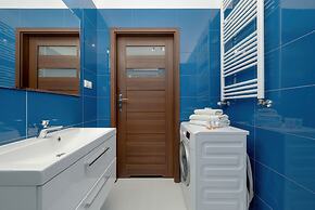 Klimasa White&blue Apartment by Renters