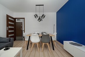 Klimasa White&blue Apartment by Renters