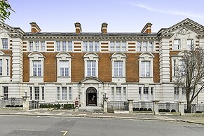 Vibrant 2-bed Flat: Acton's Best Stay!