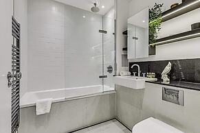 Vibrant 2-bed Flat: Acton's Best Stay!