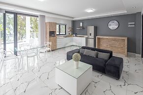 O'Beach Boutique Studios