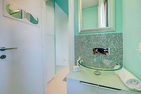 Green Tiffany Apartment
