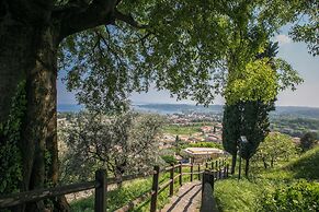 Green Tiffany Apartment