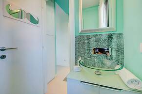 Green Tiffany Apartment