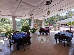 chez Drocella Eglantine Lodge Hotel
