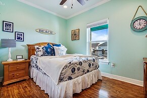 The Reel Teal 3 Bedroom Home by RedAwning