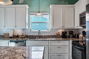 The Reel Teal 3 Bedroom Home by RedAwning