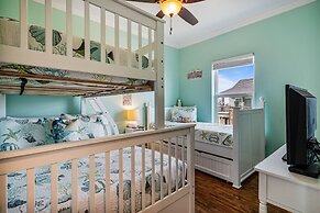 The Reel Teal 3 Bedroom Home by RedAwning