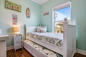 The Reel Teal 3 Bedroom Home by RedAwning