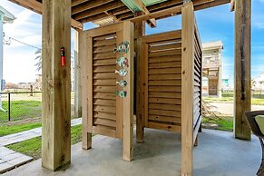 The Reel Teal 3 Bedroom Home by RedAwning