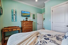 The Reel Teal 3 Bedroom Home by RedAwning