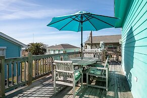 The Reel Teal 3 Bedroom Home by RedAwning