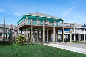 The Reel Teal 3 Bedroom Home by RedAwning