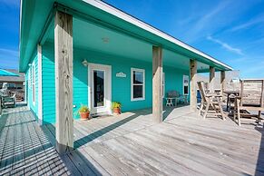 The Reel Teal 3 Bedroom Home by RedAwning