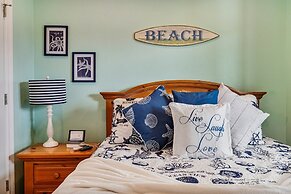 The Reel Teal 3 Bedroom Home by RedAwning