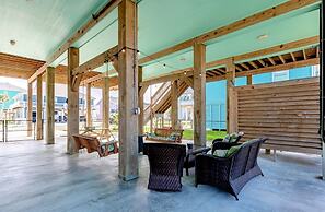 The Reel Teal 3 Bedroom Home by RedAwning