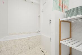 Business Studio Sikorskiego by Renters